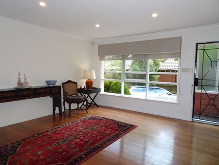 2/3 Durham Rd Surrey Hills VIC 3127 - Photo 4