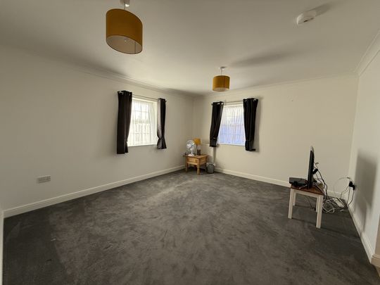 Pluto Way, Aylesbury - Photo 1