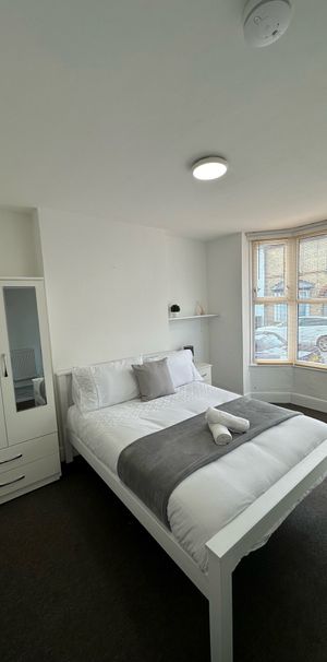 STUNNING DOUBLE ROOM IN CANTERBURY CT1 Room 2 - Photo 1