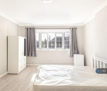 9 bedroom detached house to rent - Photo 2