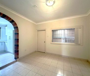 CONVENIENTLY LOCATED HOME - Photo 2