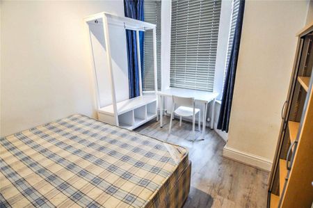 5 bedroom end of terrace house to rent - Photo 3