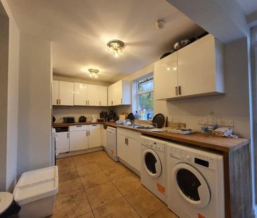 1 bedroom in a house share to rent - Photo 4