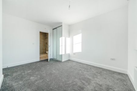 4 bedroom detached house to rent - Photo 5