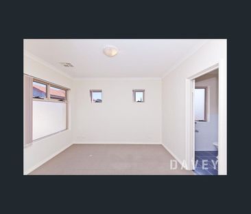 Beautiful low maintenance home - Photo 1