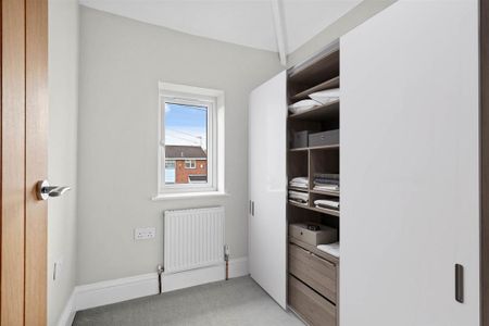 4 bedroom semi-detached house to rent - Photo 5