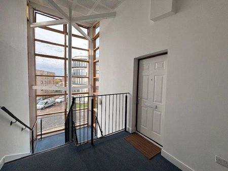 2 bedroom flat to rent - Photo 2