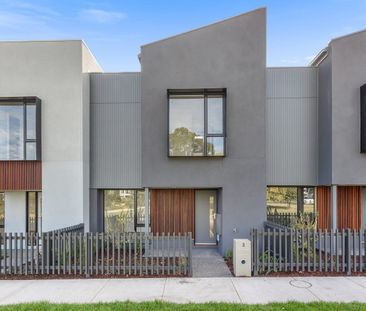 Modern Park-Front Townhouse in the Heart of the Brompton Community - Photo 6