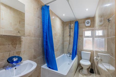 1 bedroom private hall to rent - Photo 2