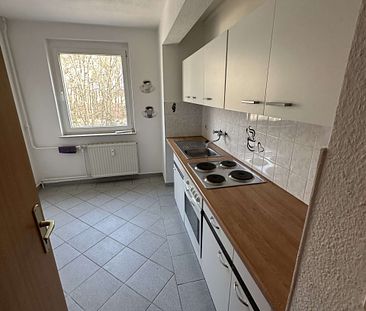 geräumige 2-Raum-Wohnung mit Wannenbad und Fenster, EBK, Balkon, Kabel-TV - Photo 4