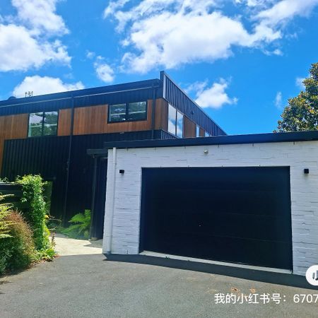 Modern three-bedroom, two-storey home for rent in St Andrews, offering comfortable and contemporary living. - Photo 3