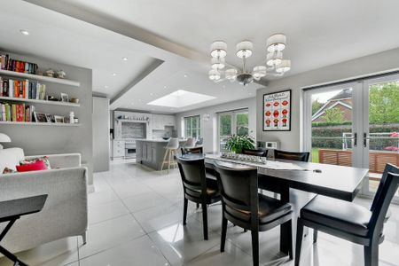 4 bedroom detached house to rent - Photo 2