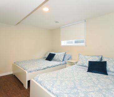 For Lease - 2176 Lambeth Walk Unit# B, Parkway Park - Queensway Ter... - Photo 6