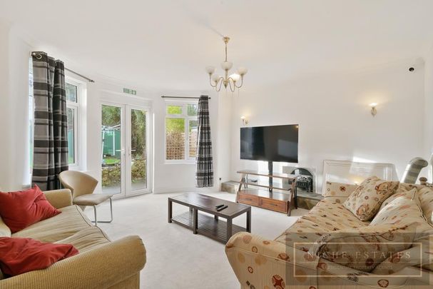 6 bedroom detached house to rent - Photo 1