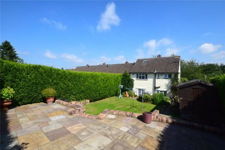 3 bedroom end of terrace house to rent - Photo 2