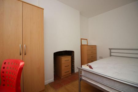 3 bedroom end of terrace house to rent - Photo 3