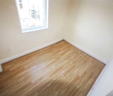 3 bedroom end of terrace house to rent - Photo 4