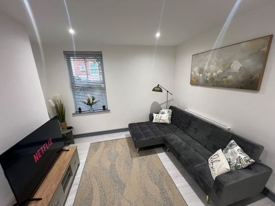 2 Bed Flat, Birkin Avenue, NG7 - Photo 1