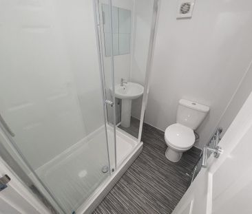 4 bedroom terraced house to rent - Photo 3