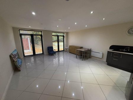 1 bedroom retirement property to rent - Photo 5