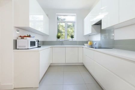 3 Bedroom Flat To Let - Photo 3