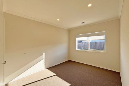 Beautiful Family Home in Desirable Location - Photo 3