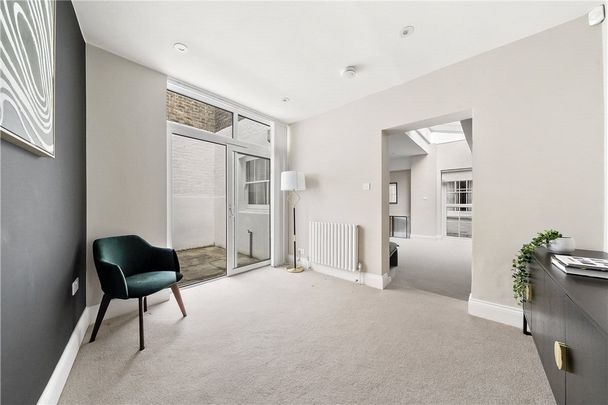 A smart and spacious ground and lower ground fourbedroom maisonette (with outside space) in Southwell Gardens running west off Gloucester Road. Tenancy Length: Minimum 12 months EPC rating C | Council Tax Band F - Photo 1