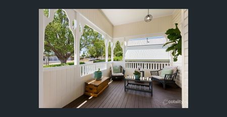 Stunning Character Home in a Sought-After South Toowoomba Location - Photo 4