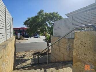 Modern and Comfortable 3x2 in Baldivis - Photo 4