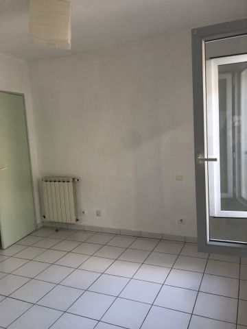 Location Appartement 2 pièces 43m² LA ROCHE CHALAIS 24490 - Photo 5