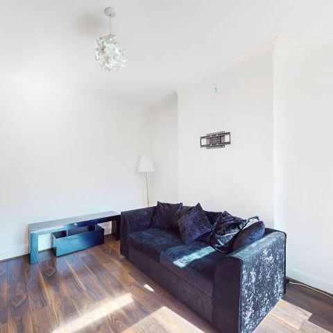 Modern Apartment - Photo 1