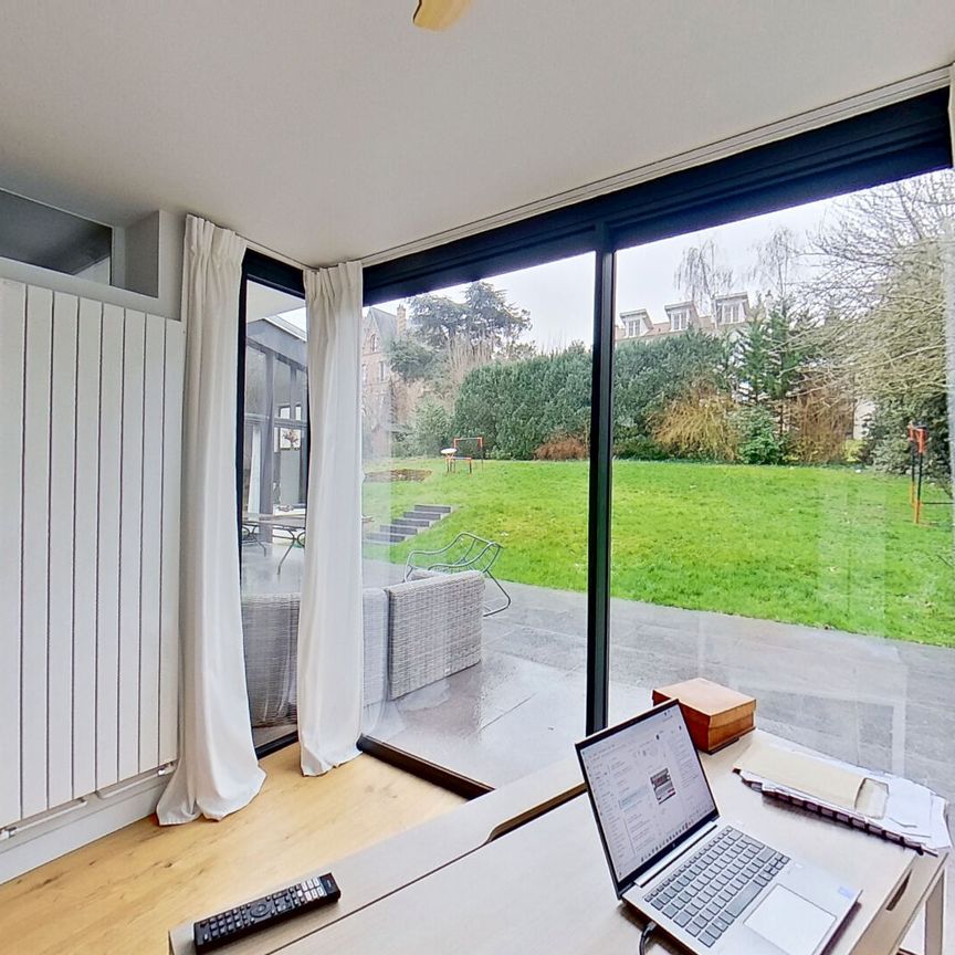 Location Maison 8 pièces 263m² - Photo 1