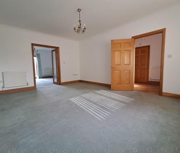 4 bedroom detached house to rent - Photo 2