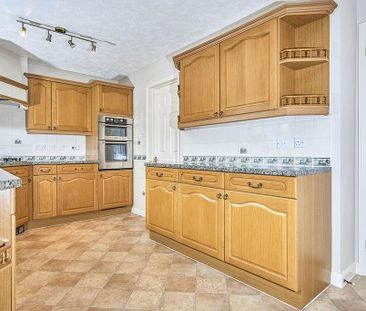 4 bedroom detached house to rent - Photo 2