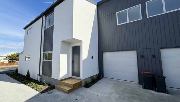 Stunning Property - Photo 1