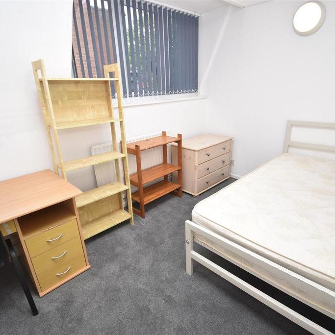 6 bedroom flat to rent - Photo 1