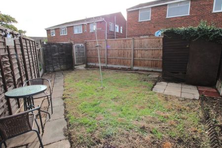 2 bedroom maisonette to rent - Photo 3