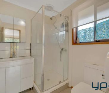 “Perfect Family Living in a Peaceful Court Location !!” - Photo 3