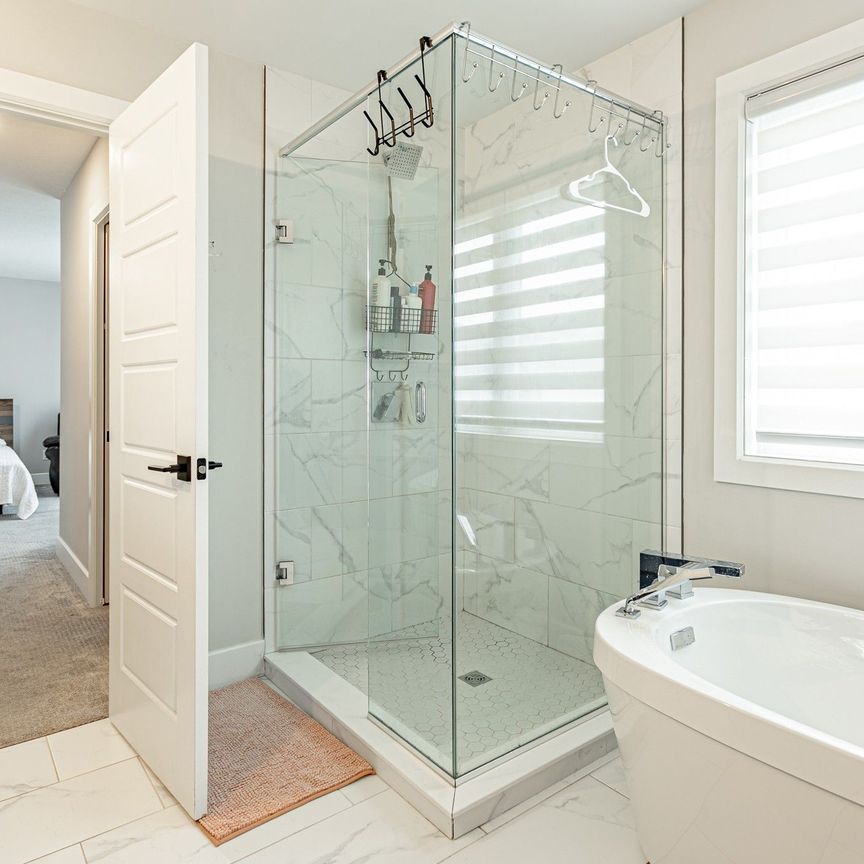 For Lease - 3328 Oriole Drive, London South, Ontario - Photo 1