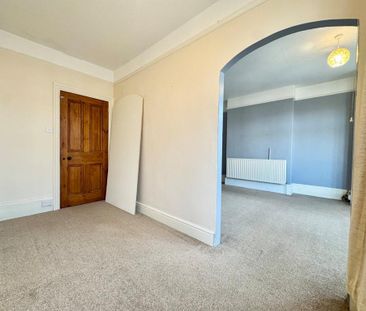 4 bedroom semi-detached house to rent - Photo 4