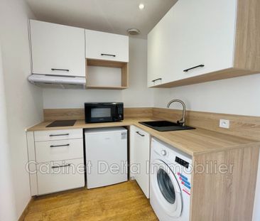 Centre-ville de Sanary, T1 de 28m² avec grande terrasse, asce - Photo 4