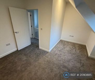 4 bedroom semi-detached house to rent - Photo 5