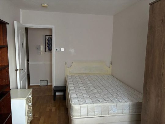 Room in a Shared Flat, Parkview Court, SW18 - Photo 1