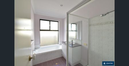 Bright, Comfortable Living in a Convenient Location! - Photo 4