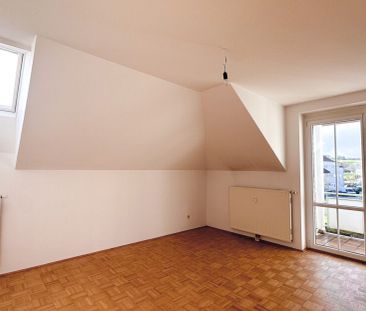 Helle 3-Zimmer-Dachgeschosswohnung mit Loggia - Photo 3