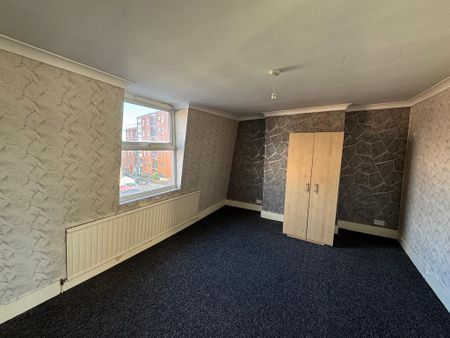 3 bedroom flat to rent - Photo 5