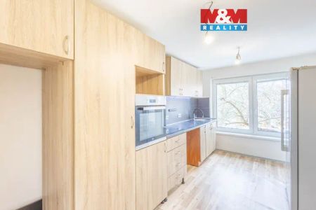Pronájem bytu 3+1 v České Lípě, ul. Pod Špičákem - Photo 2