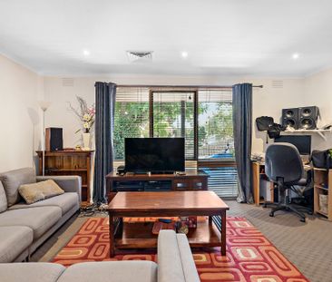 Functional Family Home in a sought-after location! - Photo 1