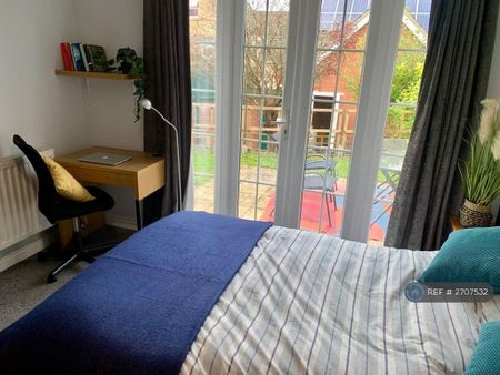 5 bedroom detached house to rent - Photo 4