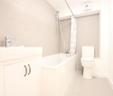 4 bedroom end of terrace house to rent - Photo 6